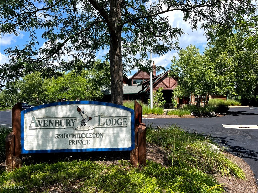 2358 Roxbury Road Avon, OH 44011 - Photo 46 of 50 Avenbury Lodge