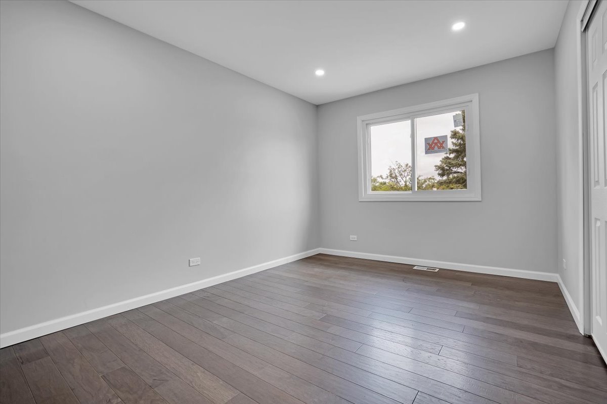 616 Rockhurst Road Bolingbrook, IL 60440 - Photo 23 of 37 an empty room with wooden floor and windows