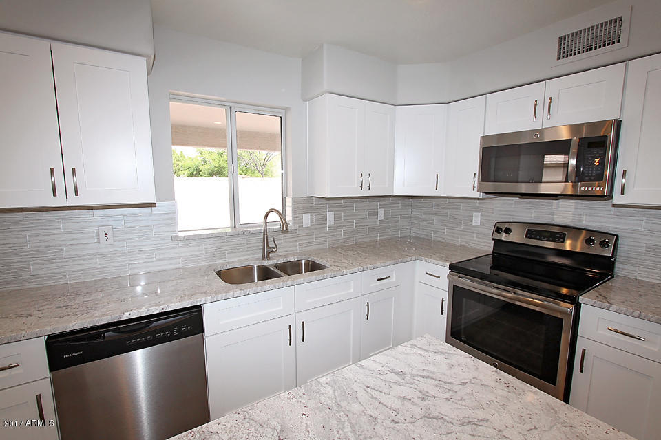 11516 East Decatur Street Mesa, AZ 85207 - Photo 1 of 29 Kitchen 1