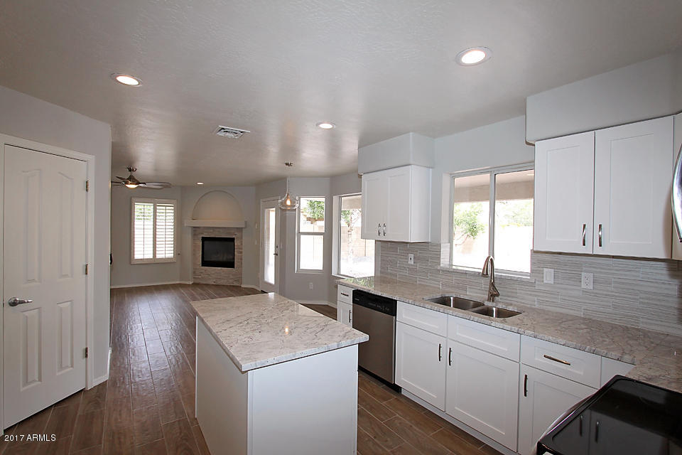 11516 East Decatur Street Mesa, AZ 85207 - Photo 2 of 29 Kitchen 2