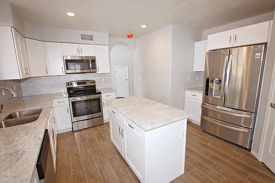 11516 East Decatur Street Mesa, AZ 85207 - Photo 3 of 29 Kitchen 3