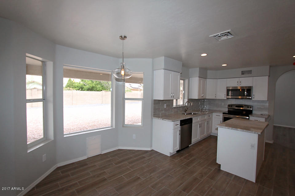 11516 East Decatur Street Mesa, AZ 85207 - Photo 4 of 29 Kitchen + Breakfast Nook