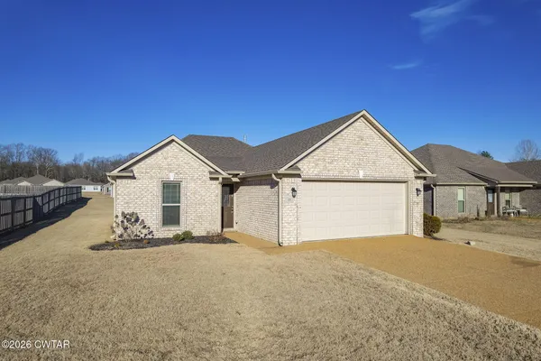 $279,900 | 53 Jackson Crk Drive, Jackson, TN 38305