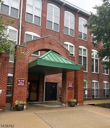 $3,650 | 262 Main Street, Unit 206, Little Falls, NJ 07424