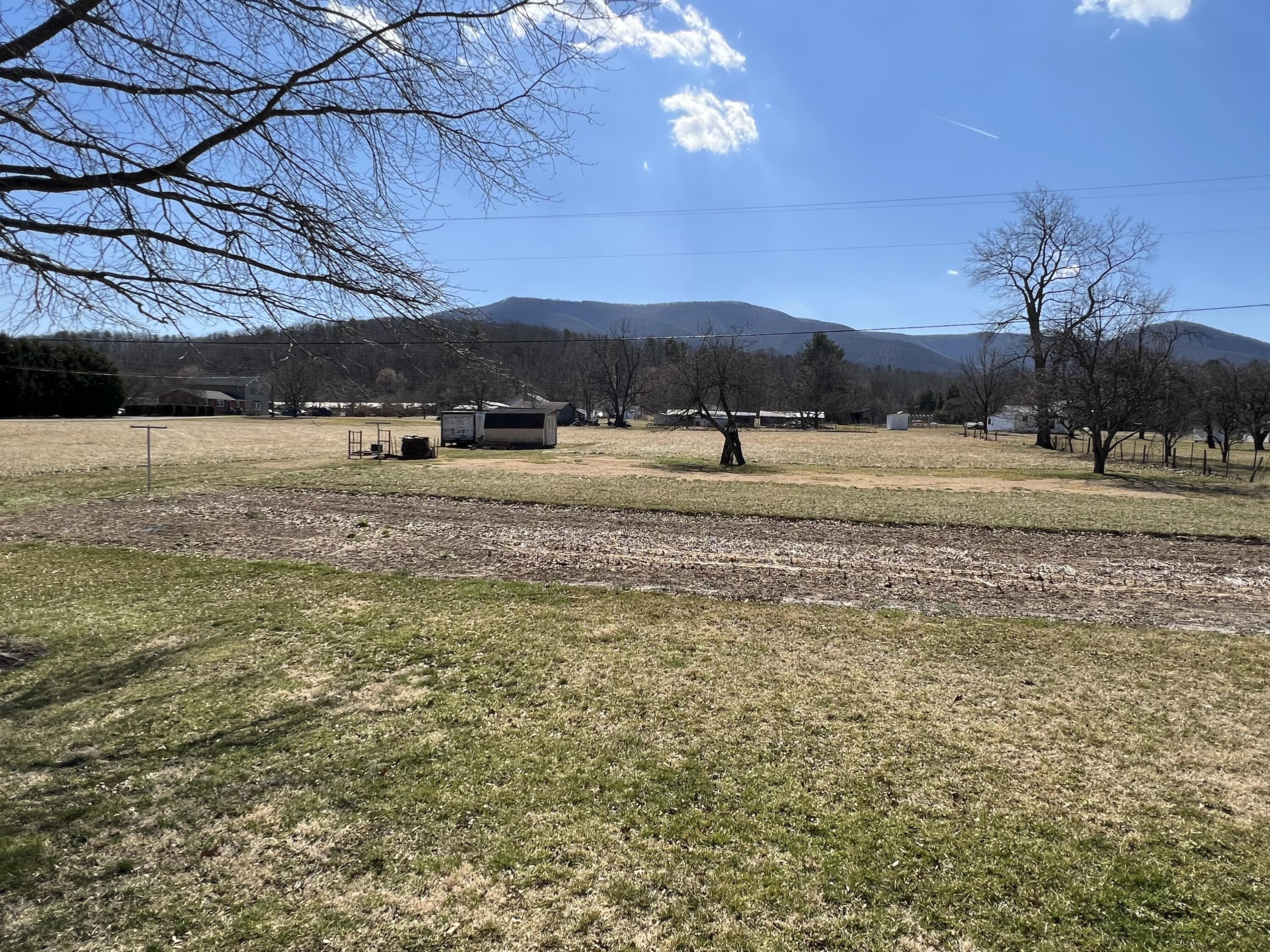 3884 Bradshaw Road Salem, VA 24153 - Photo 25 of 33 IMG_2485