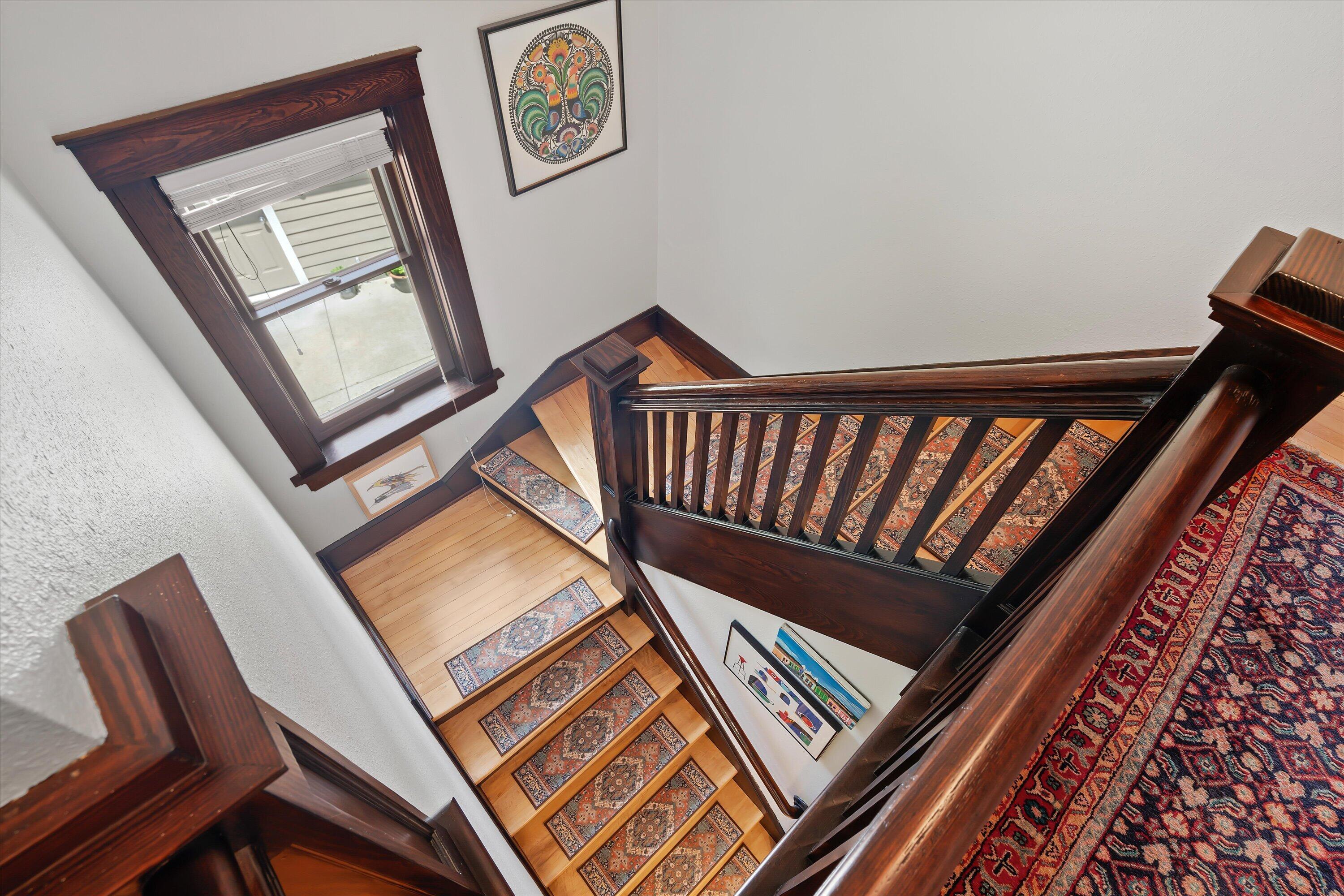 N65W5716 Columbia Road Cedarburg, WI 53012 - Photo 22 of 38 Staircase