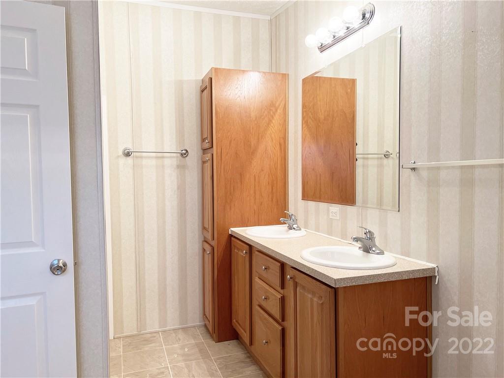 136 River Ridge Lane Hickory, NC 28601 - Photo 14 of 23 Gallery Image 14