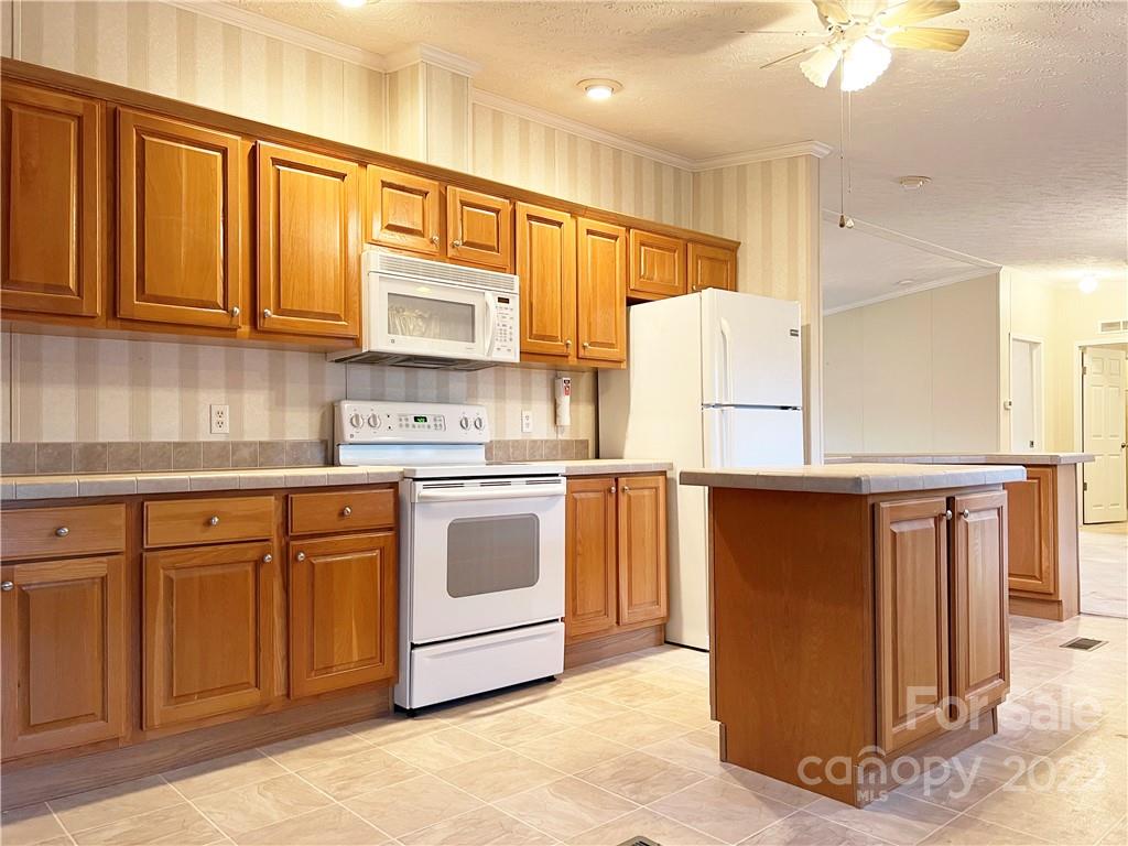 136 River Ridge Lane Hickory, NC 28601 - Photo 8 of 23 Gallery Image 8