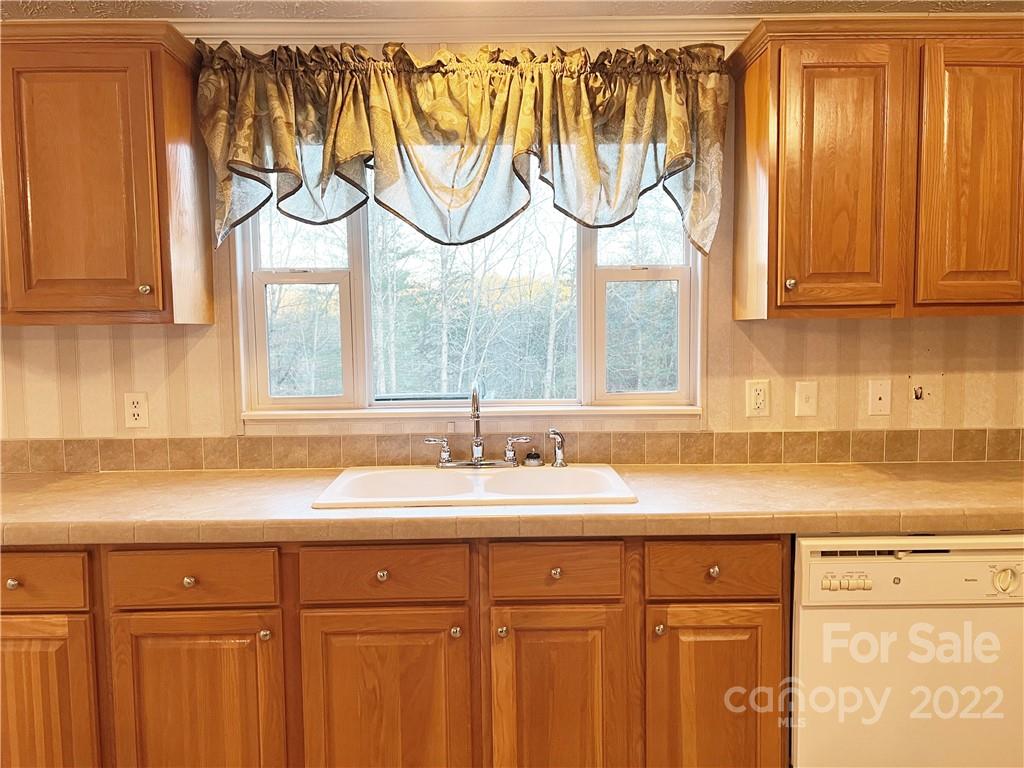 136 River Ridge Lane Hickory, NC 28601 - Photo 9 of 23 Gallery Image 9