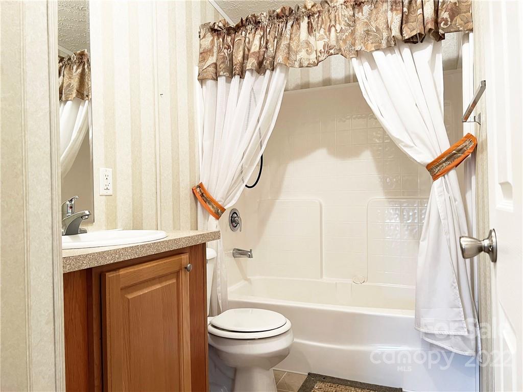 136 River Ridge Lane Hickory, NC 28601 - Photo 10 of 23 Gallery Image 10
