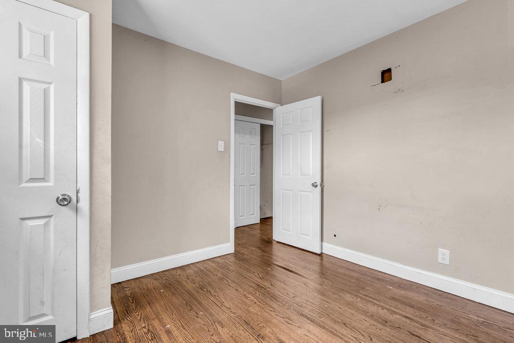 211 Chatham Drive Lindenwold, NJ 08021 - Photo 26 of 42 a view of a livingroom with wooden floor and closet