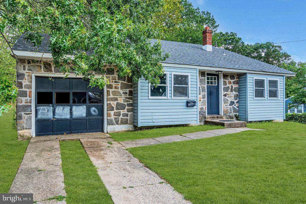 211 Chatham Drive Lindenwold, NJ 08021 - Photo 3 of 42 a front view of a house with a yard