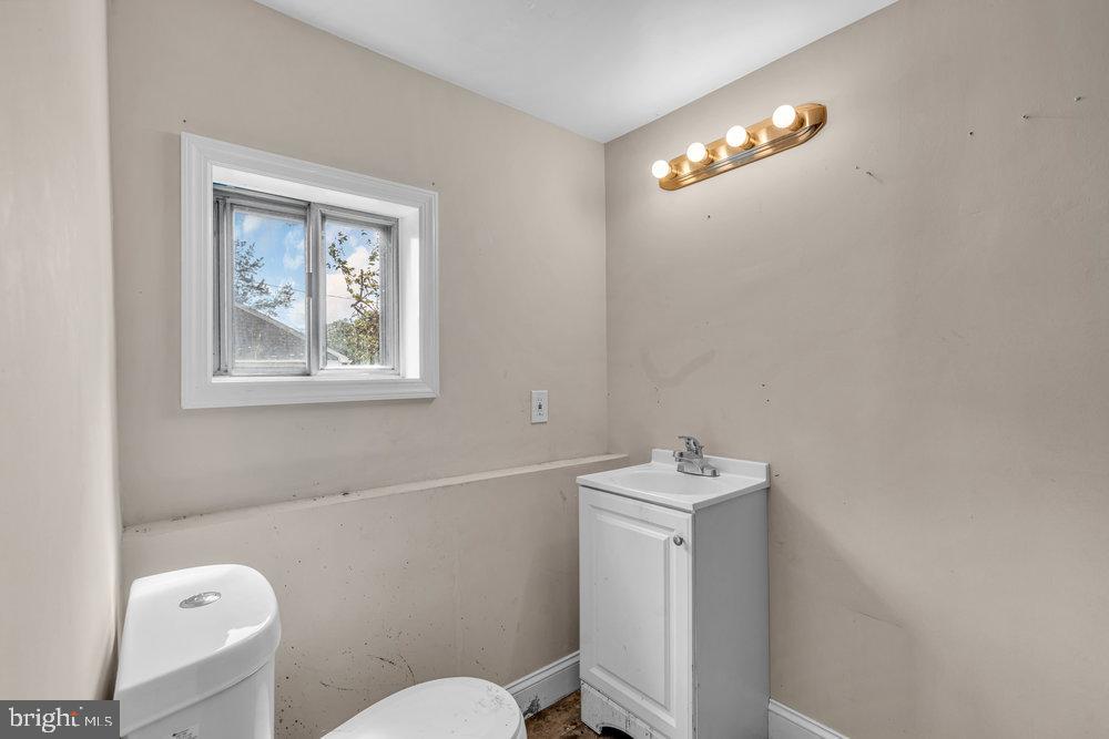 211 Chatham Drive Lindenwold, NJ 08021 - Photo 35 of 42 a bathroom with a sink a toilet a mirror and shower