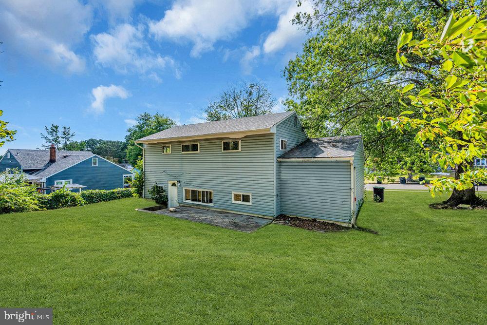 211 Chatham Drive Lindenwold, NJ 08021 - Photo 40 of 42 a view of a backyard with a garden