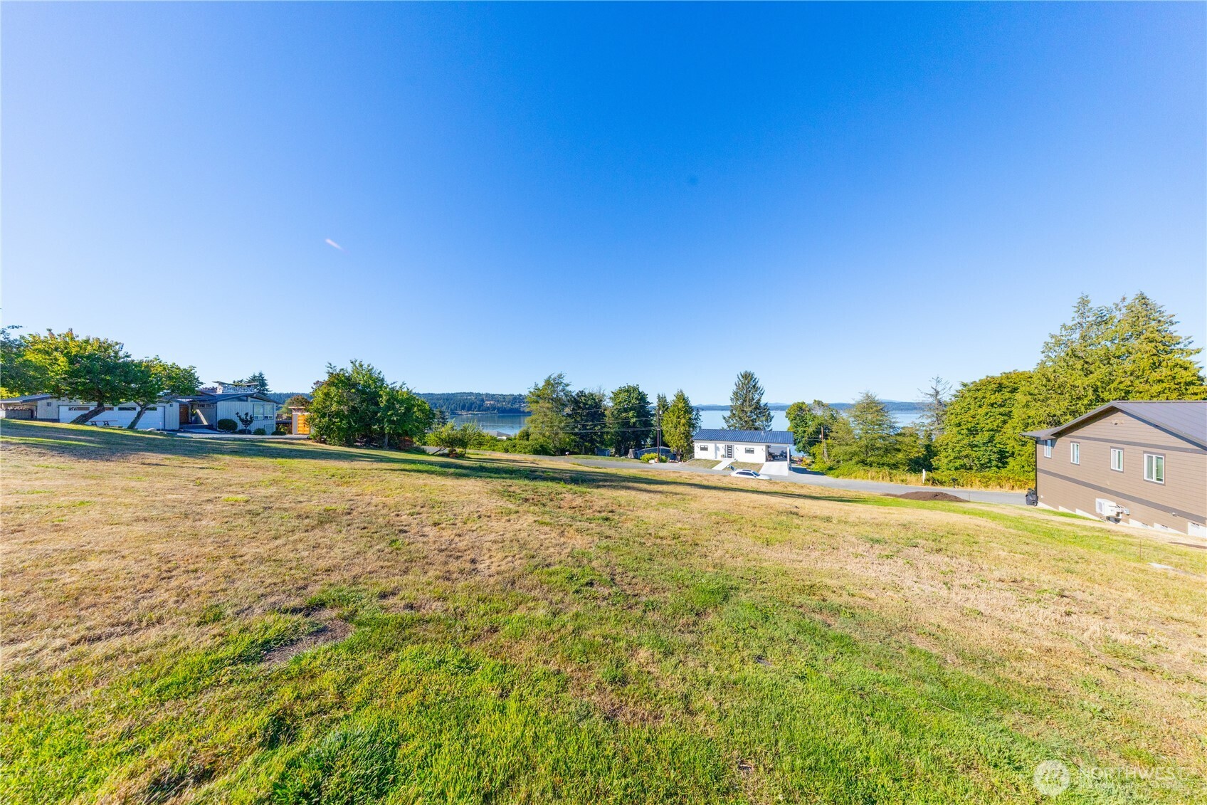 4 East Maplewood Loop Oak Harbor, WA 98277 - Photo 7 of 14