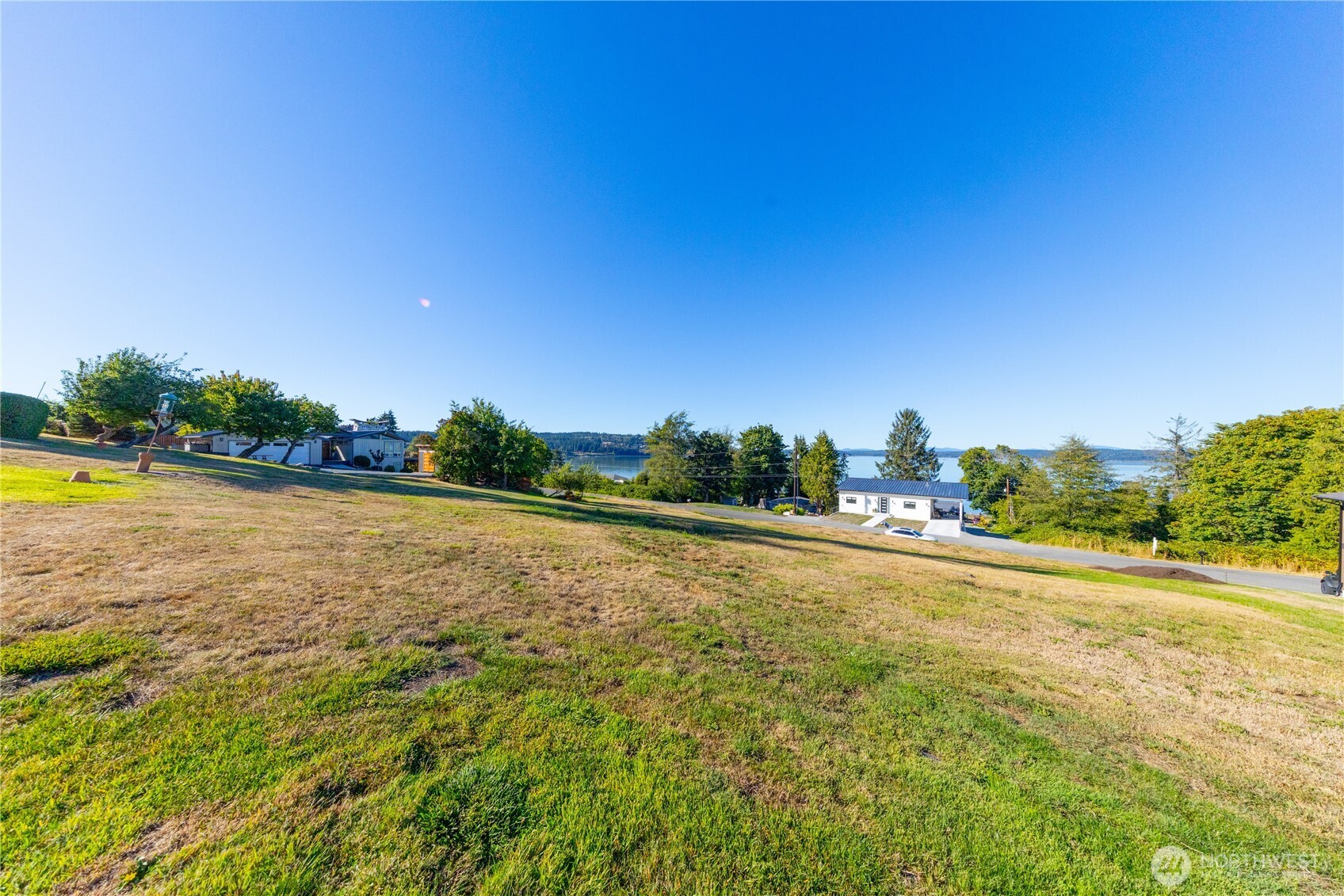 4 East Maplewood Loop Oak Harbor, WA 98277 - Photo 8 of 14