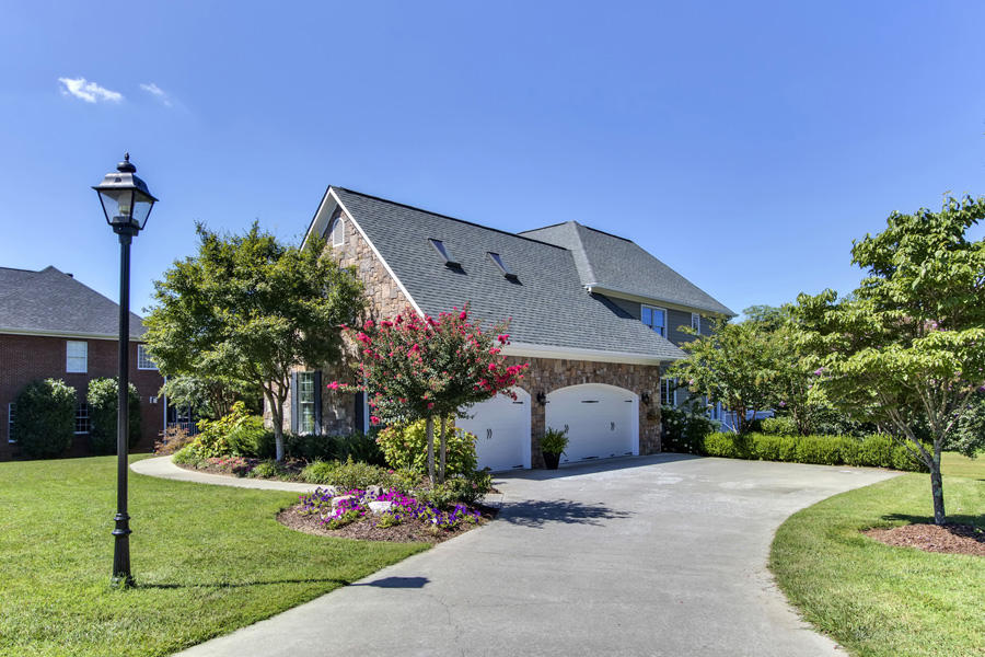 209 Windham Hill Road Knoxville, TN 37934 - Photo 2 of 6 02_WindhamHillRoad_209_GarageSize