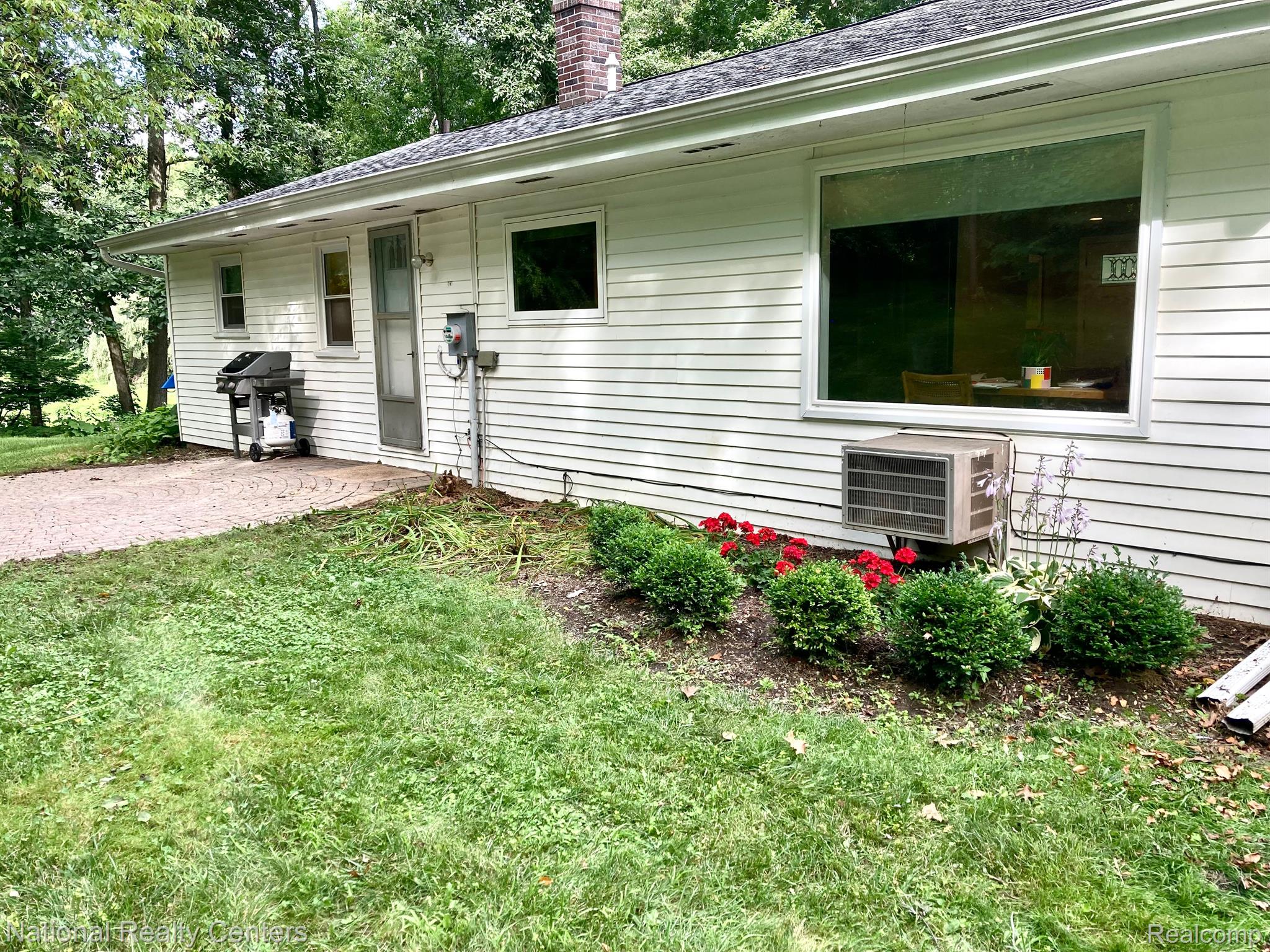 1775 Porter Road White Lake, MI 48383 - Photo 34 of 38 Gallery Image 34