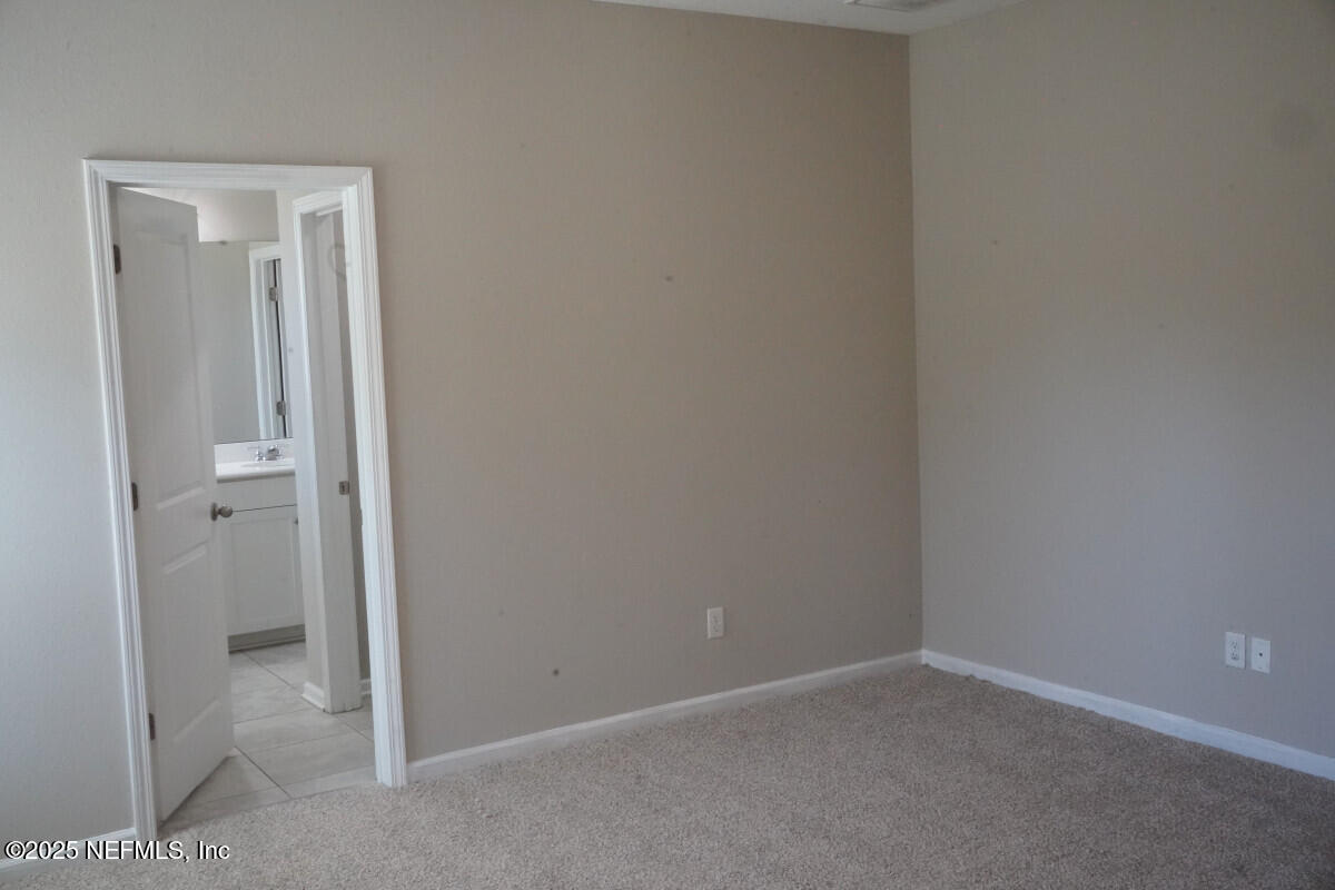 855 Sycamore Way Orange Park, FL 32073 - Photo 25 of 43 a room that has a window in it