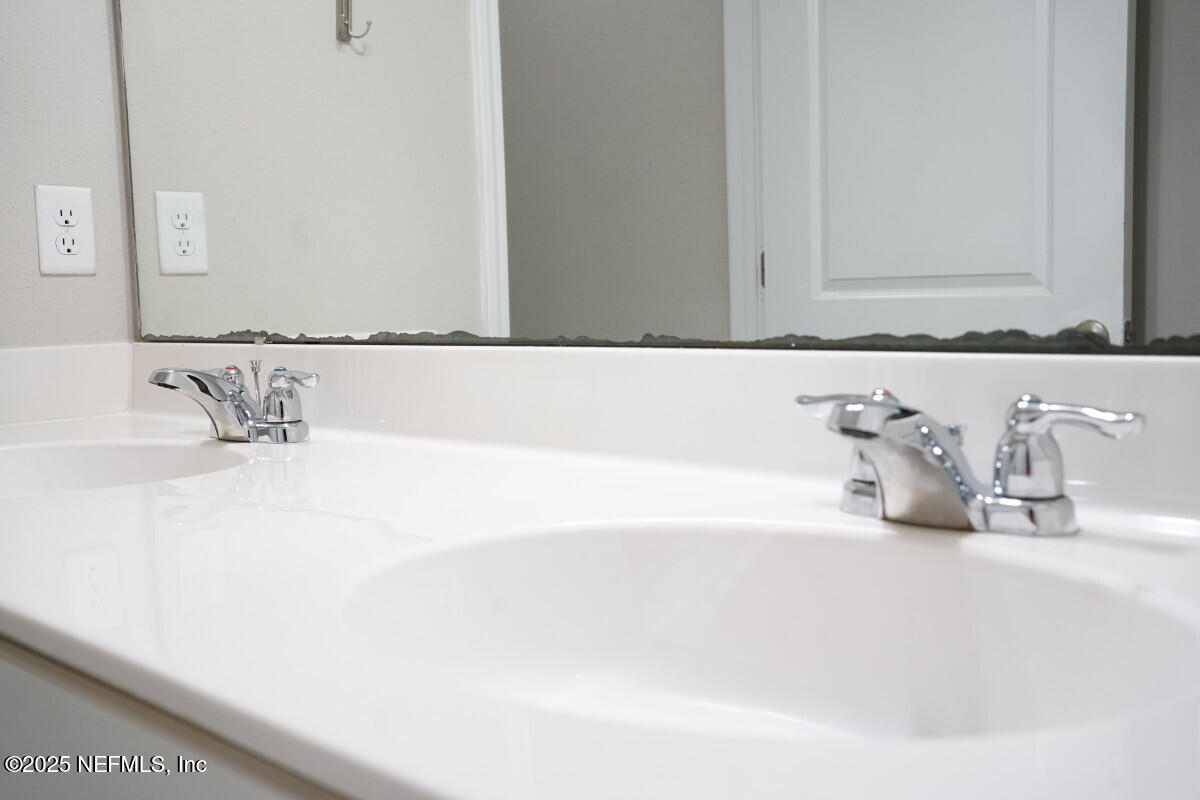 855 Sycamore Way Orange Park, FL 32073 - Photo 27 of 43 a bathroom with a bathtub