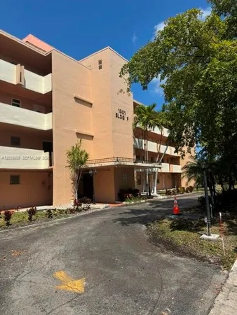 $140,000 | 1301 Northeast 191st Street, Unit F403, Miami, FL 33179