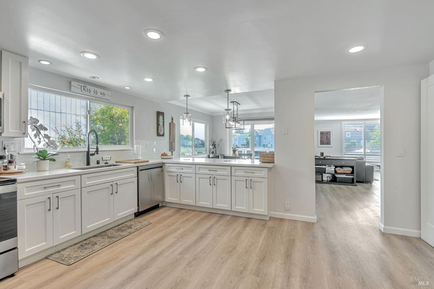 2589 Topaz Drive Novato, CA 94945 - Photo 3 of 43