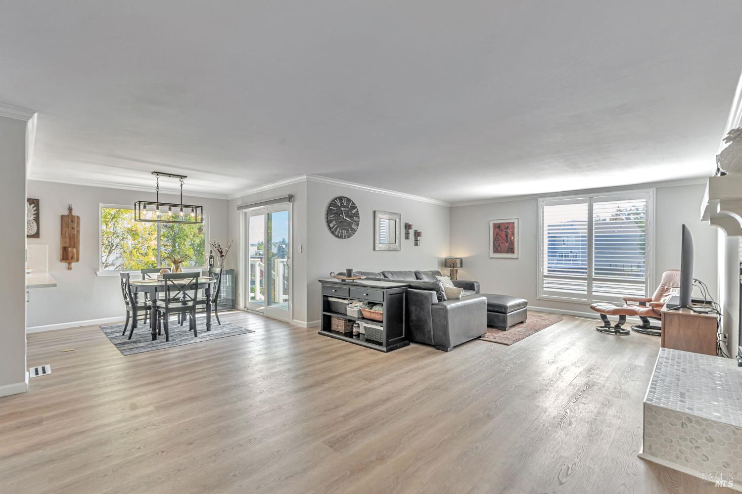 2589 Topaz Drive Novato, CA 94945 - Photo 5 of 43
