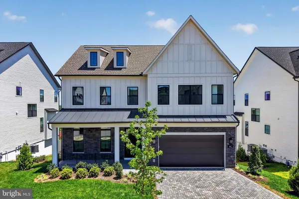 $8,990 | 861 North Manchester Street, Arlington, VA 22205