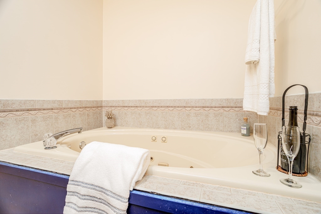 326 Matthews Street Gardner, MA 01440 - Photo 27 of 42 a bathroom with a bathtub and sink