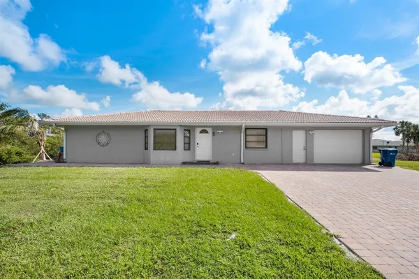 $425,000 | 9080 Caloosa Drive, Venice, FL 34293