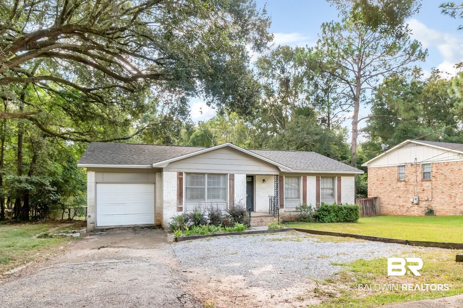 320 Vanderbilt Drive Mobile, AL 36608 - Photo 3 of 39 Single story home with a front yard and a garage