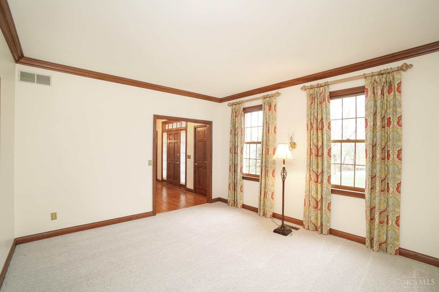 4412 Hubble Road Cincinnati, OH 45247 - Photo 9 of 47