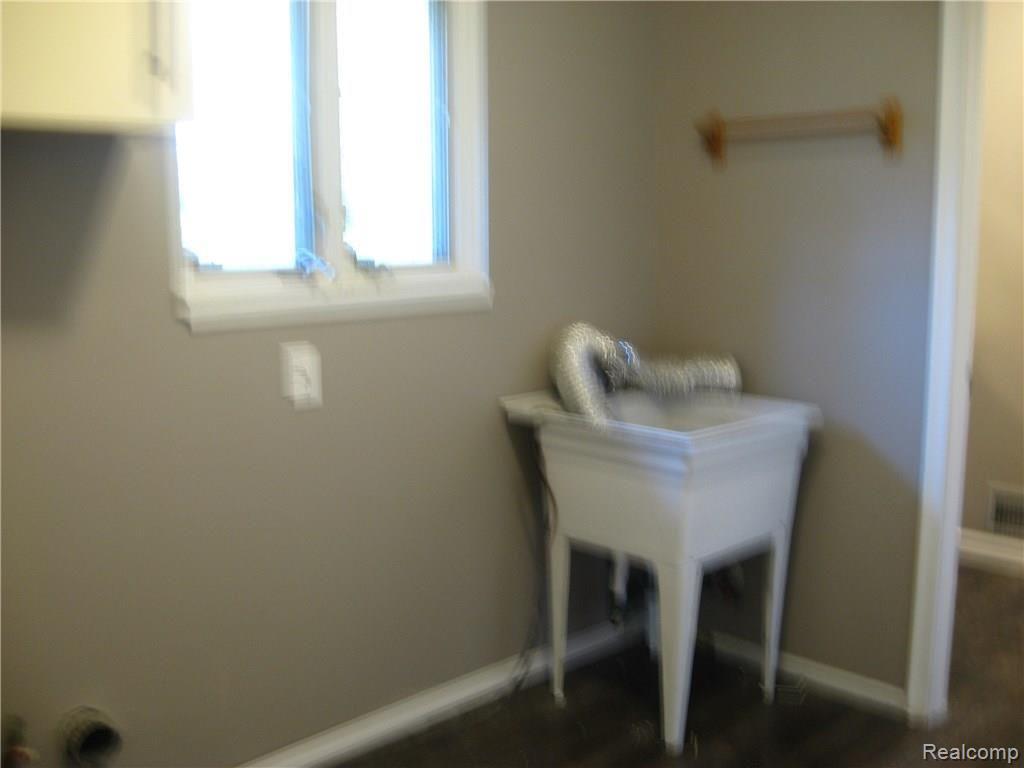 9155 Rucker Road Grosse Ile, MI 48138 - Photo 27 of 31 Laundry room