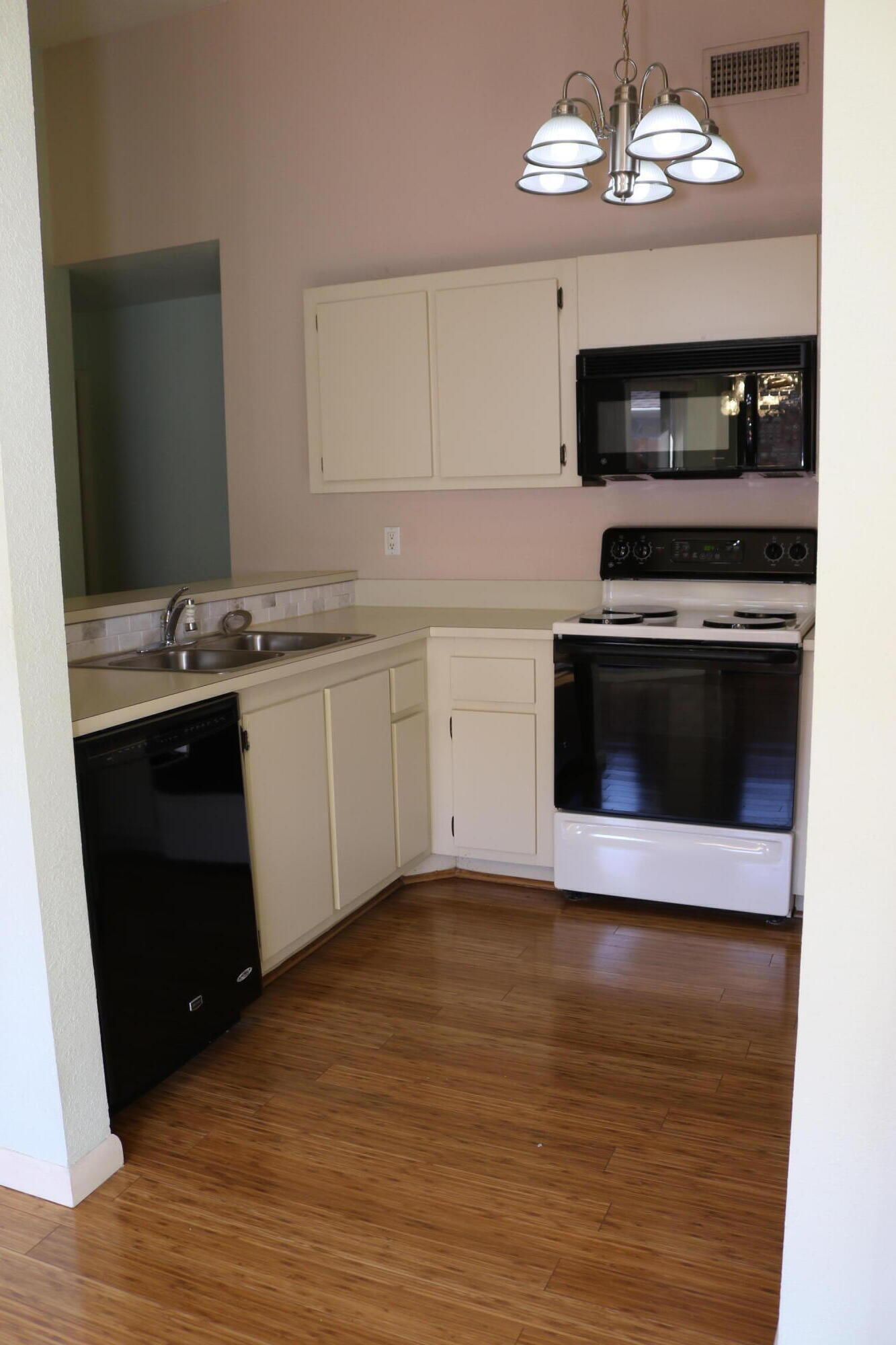 403 Springdale Circle Palm Springs, FL 33461 - Photo 11 of 45 Kitchen area