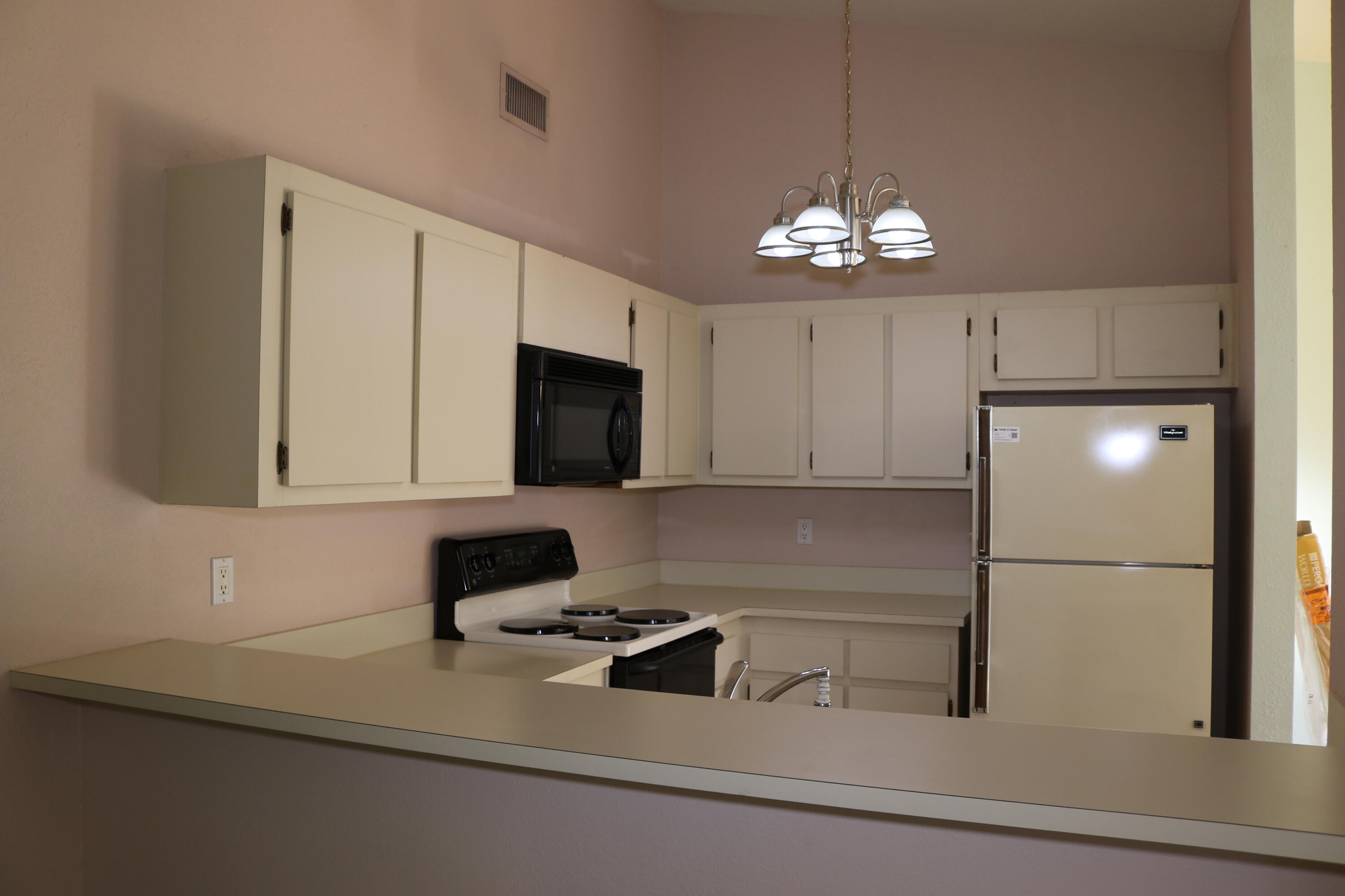 403 Springdale Circle Palm Springs, FL 33461 - Photo 8 of 45 Breakfast bar