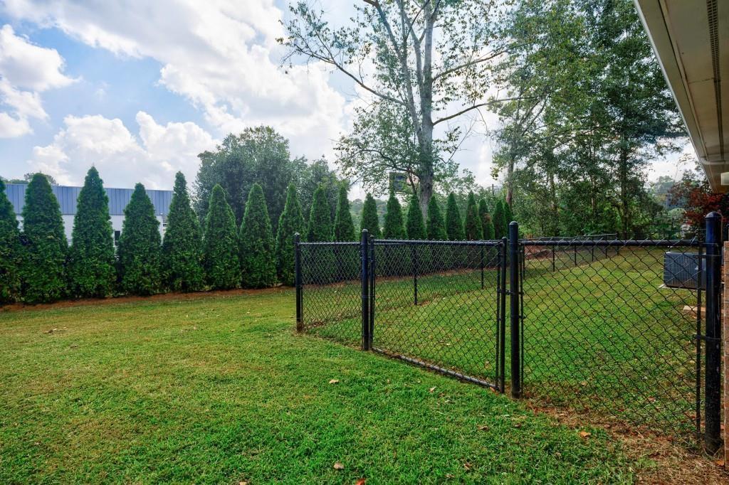 390 Alpine Drive Roswell, GA 30075 - Photo 31 of 53