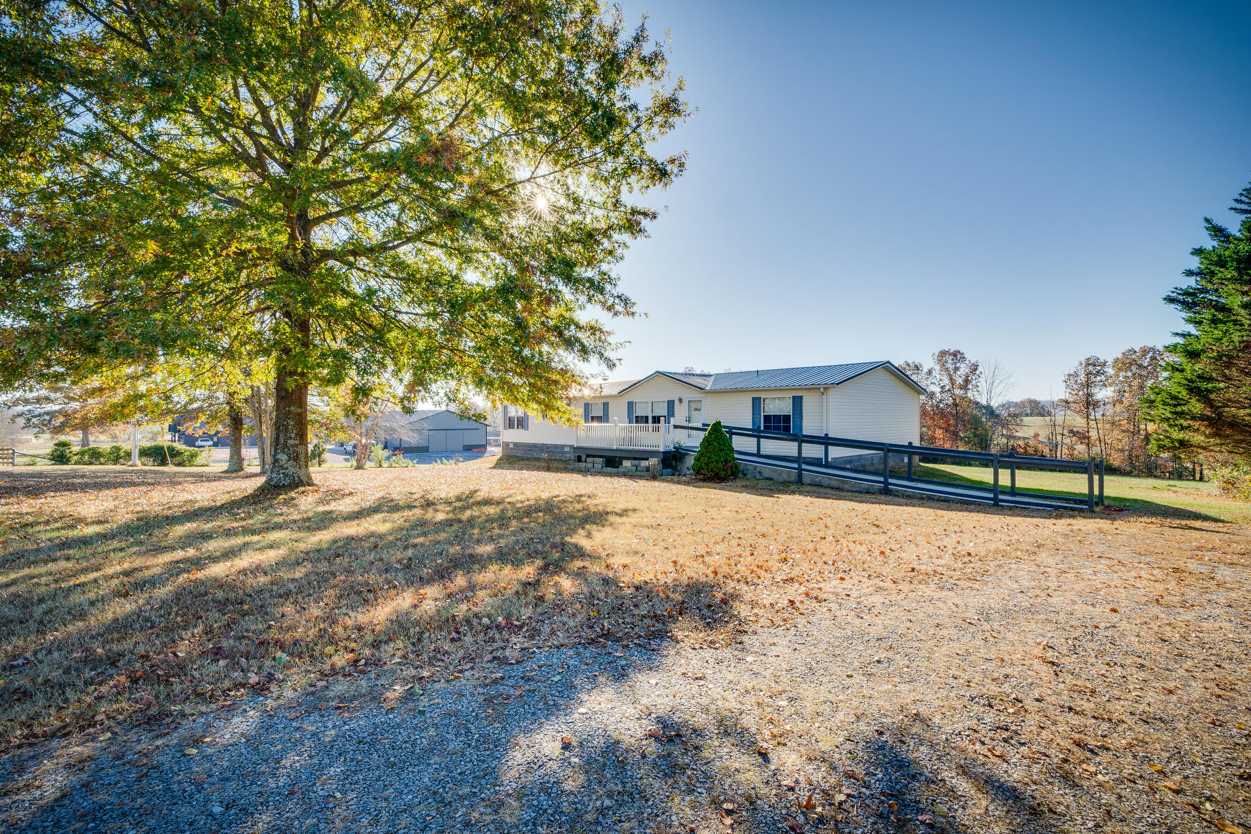 425 Oak Hills Road Mosheim, TN 37818 - Photo 2 of 25 003