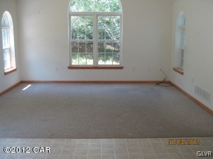 54 Foothill Road Albrightsville, PA 18210 - Photo 4 of 7 Living Room