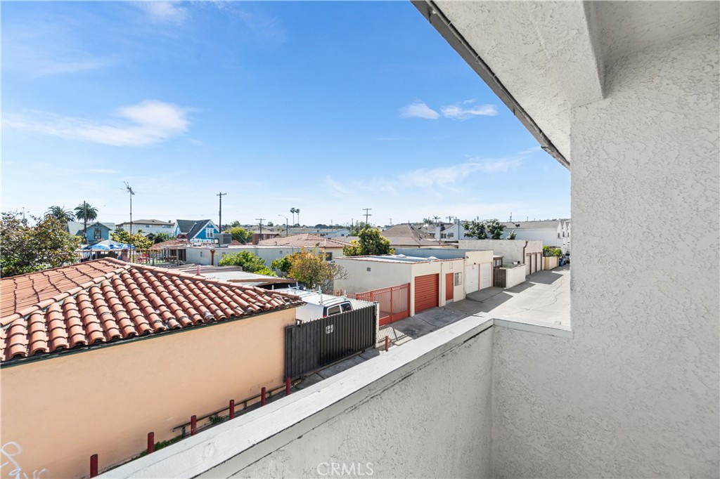 523 West 12th Street, Unit 4 San Pedro, CA 90731 - Photo 10 of 18 a view of a terrace