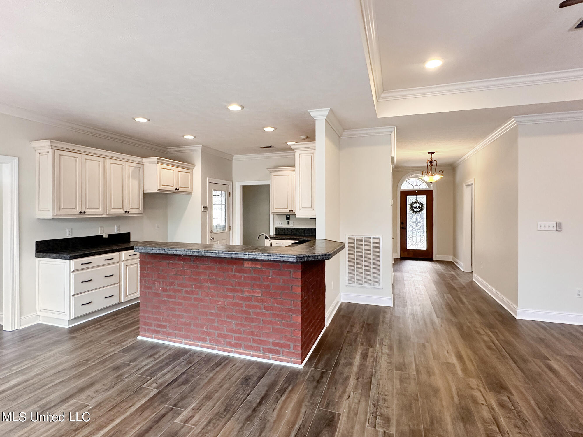 111 Luther Walker Road Meridian, MS 39301 - Photo 16 of 29 Living/Kitchen