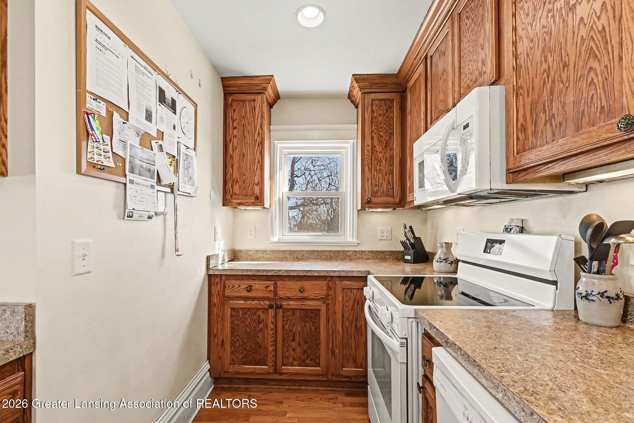 6260 West Chadwick Road Dewitt, MI 48820 - Photo 10 of 32 Kitchen