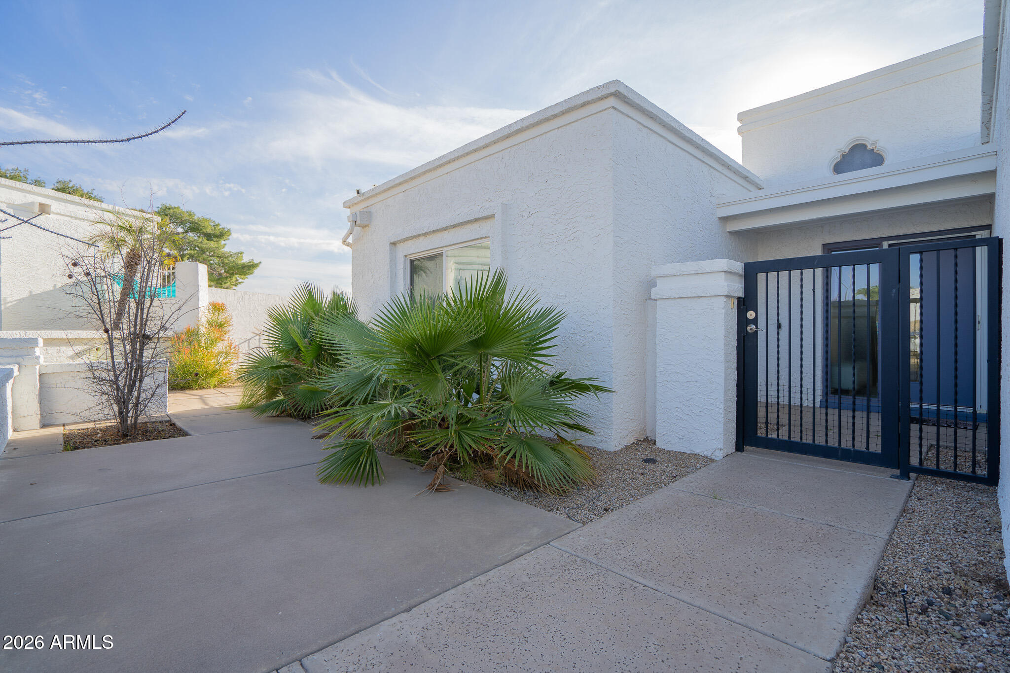 1201 East Rowlands Lane Phoenix, AZ 85022 - Photo 4 of 40 a entryway view with outdoor space