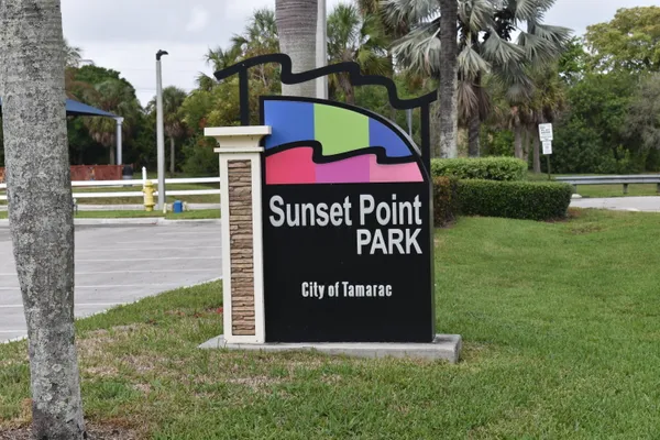 a view of outdoor space yard and porch
