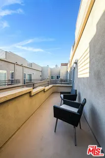 $949,000 | 10923 Landale Street, Unit 2, Toluca Lake, CA 91602