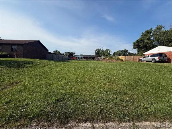 $8,000 | 14 Georgetown Drive, Granite City, IL 62040