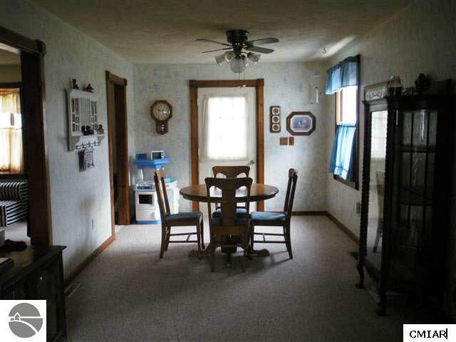 321 John R Street Clare, MI 48617 - Photo 5 of 7 1769569-4.JPG