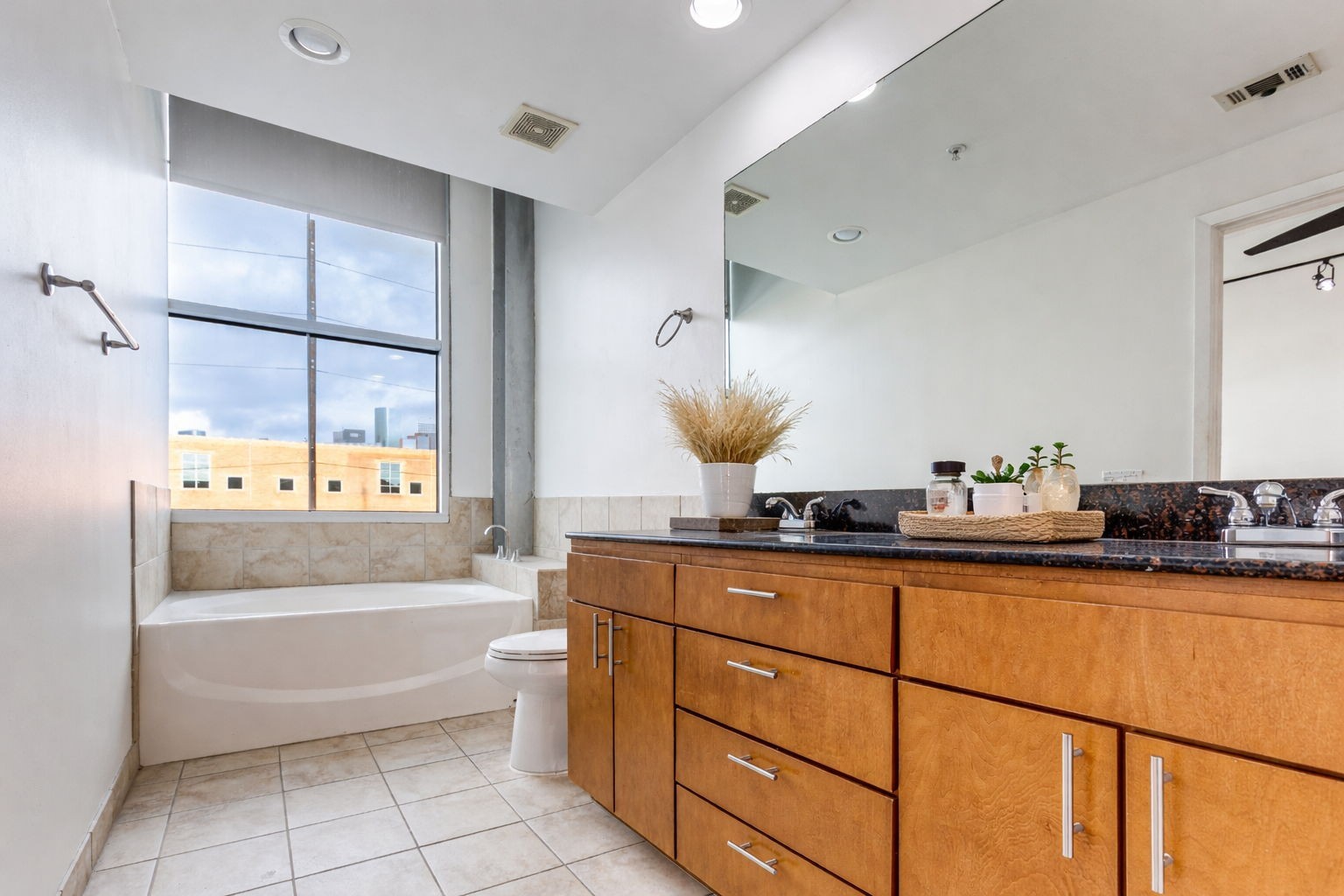 1312 Live Oak Street, Unit 223 Houston, TX 77003 - Photo 16 of 31 This photo has been virtually staged.