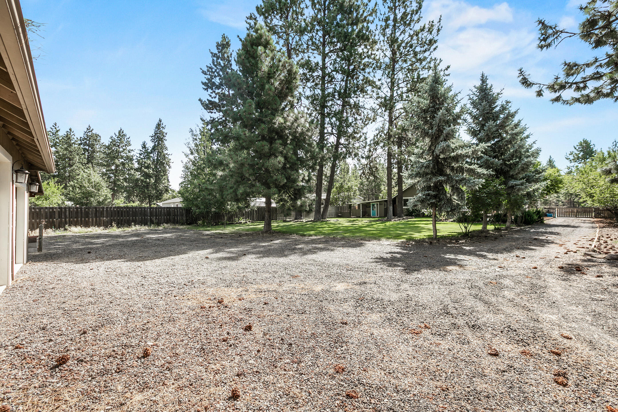 19584 Apache Road Bend, OR 97702 - Photo 25 of 45 2021_08_06_19584_apache_rd-25