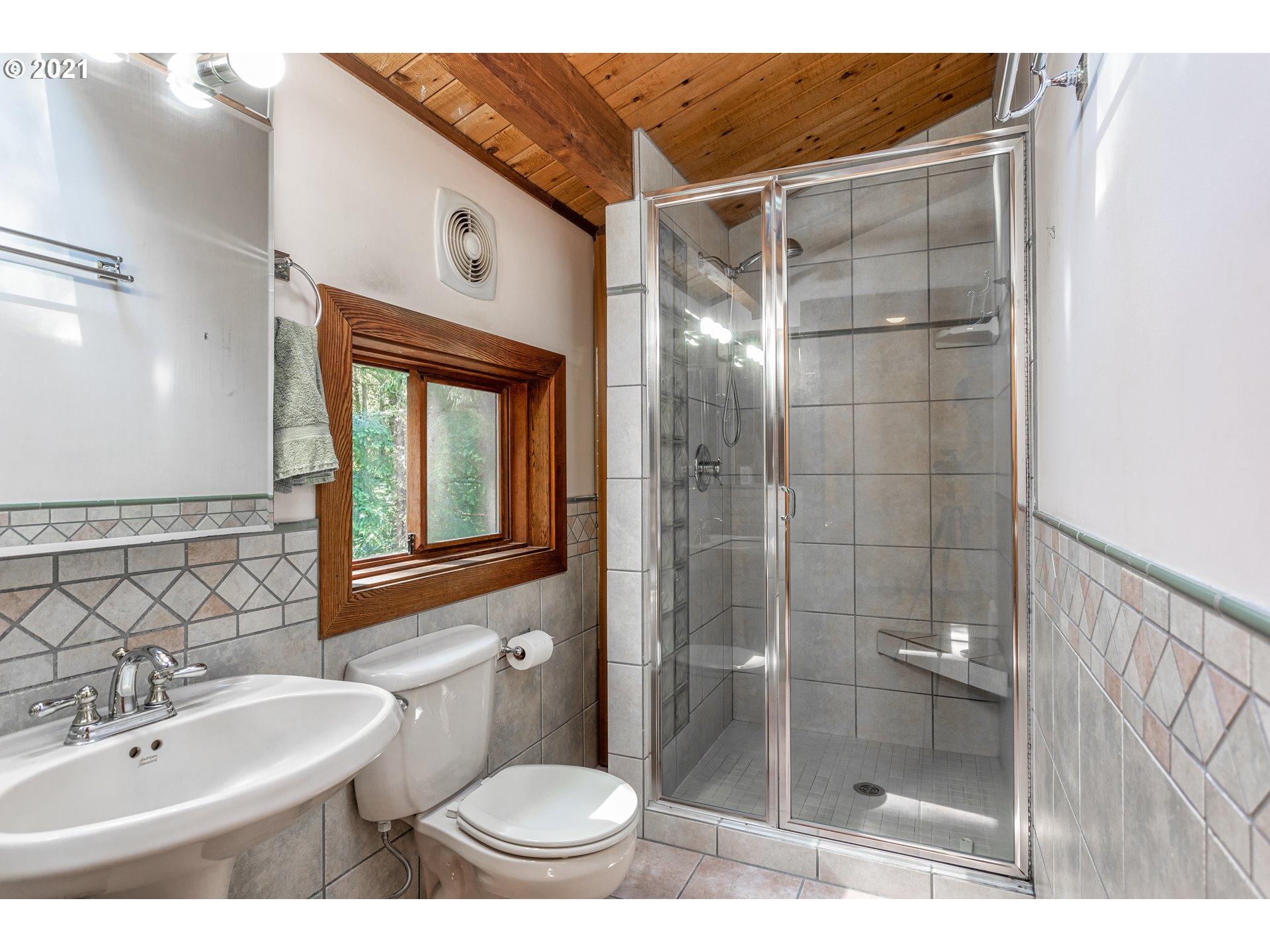 23360 South Viola Welch Road Beavercreek, OR 97004 - Photo 18 of 31 Bathroom, Attached