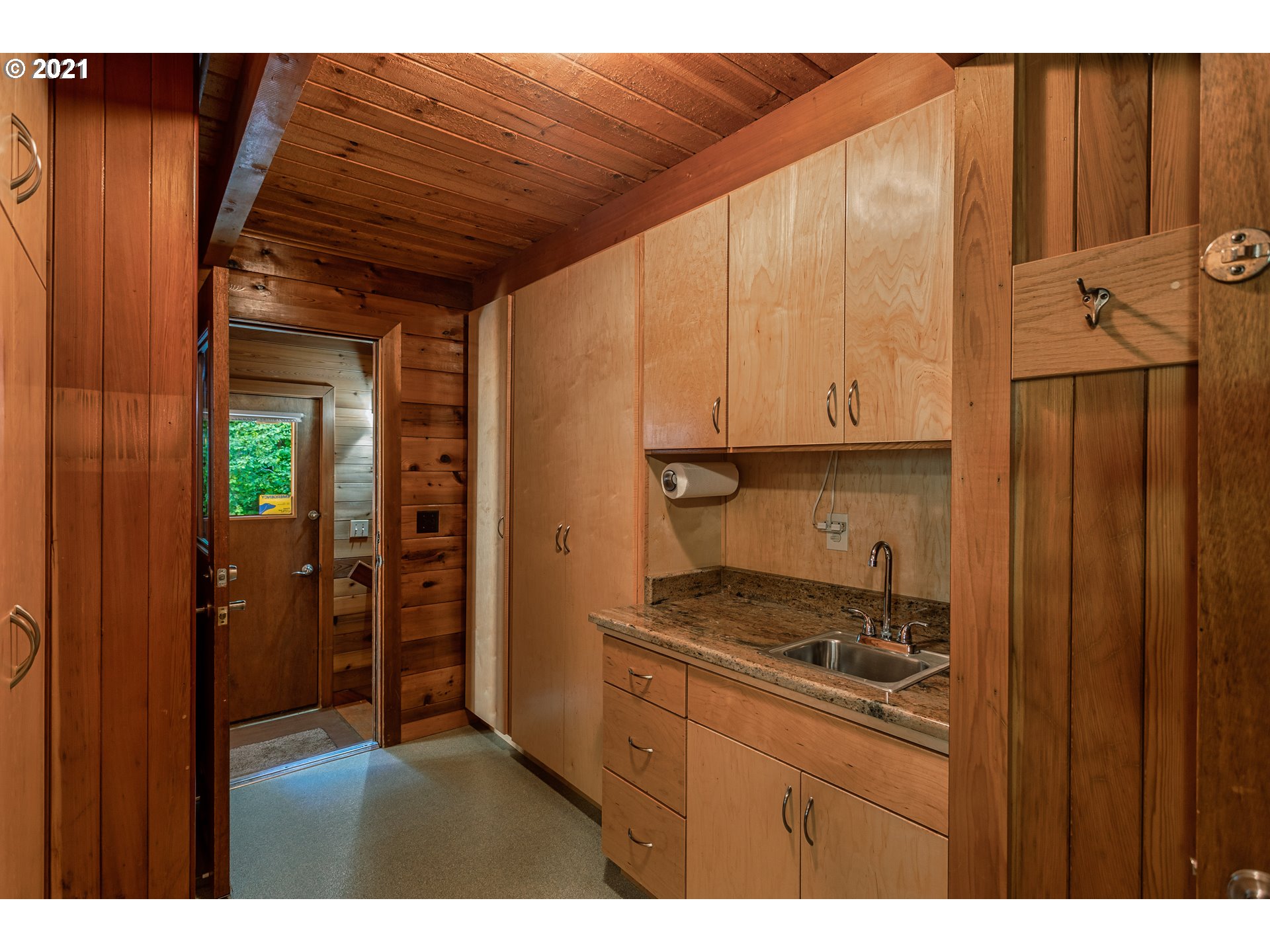 23360 South Viola Welch Road Beavercreek, OR 97004 - Photo 8 of 31 Pantry